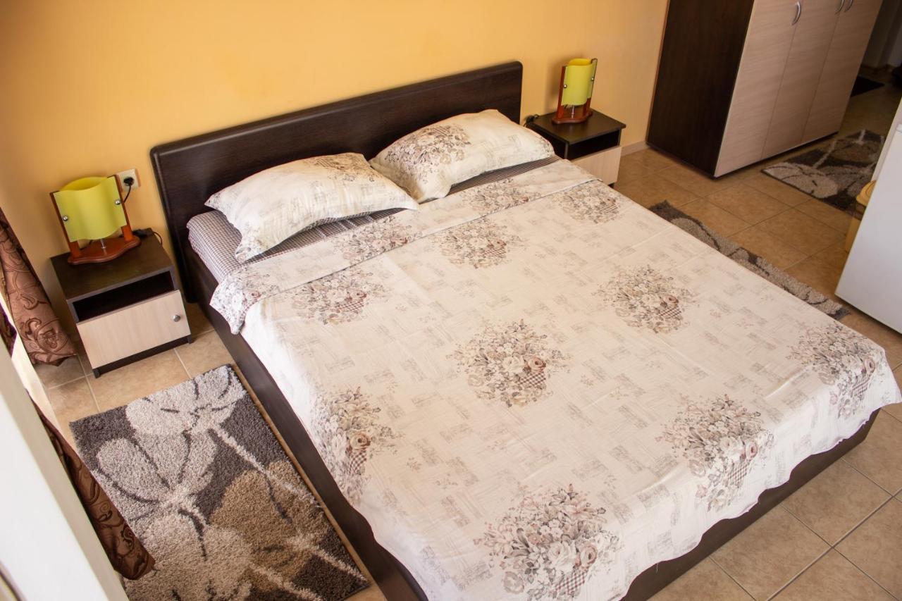 Central Couple Studio Pomorie Esterno foto